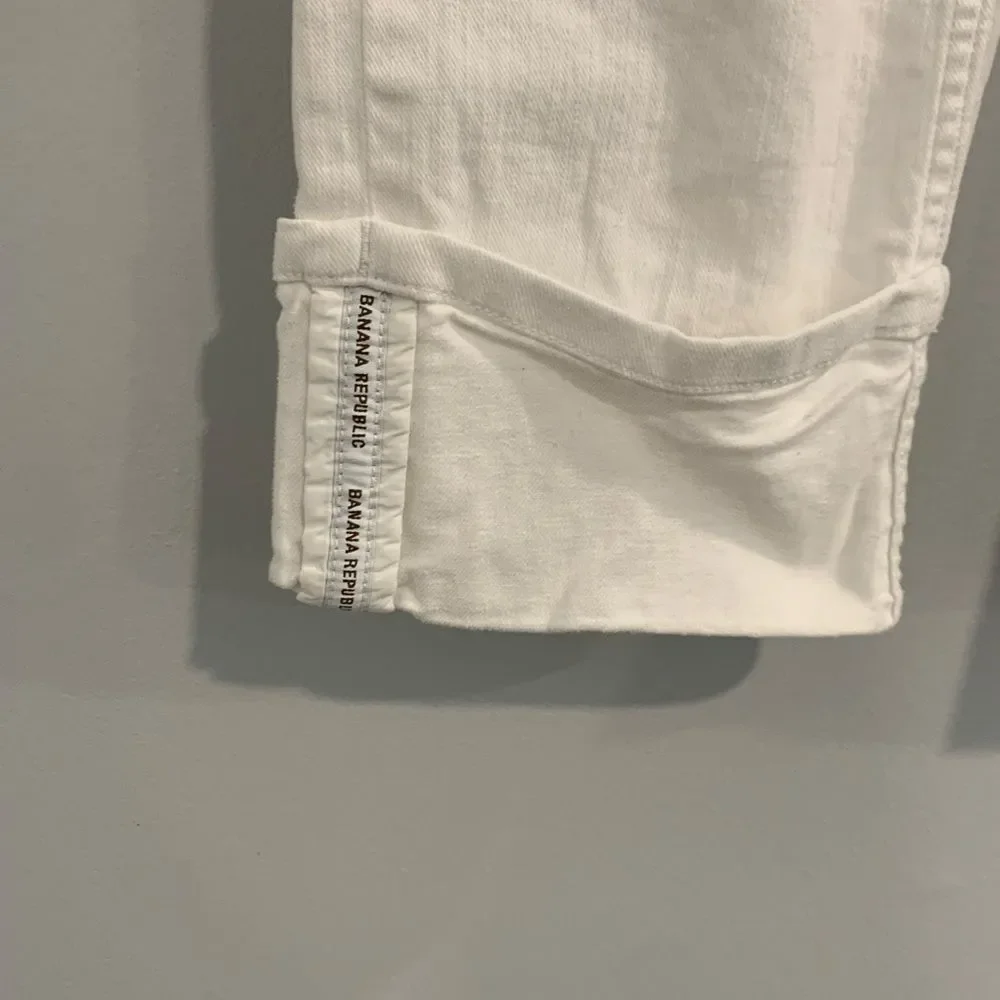 Banana Republic White Ankle Cropped Jeans with Distressed Knees - Picture 6 of 7